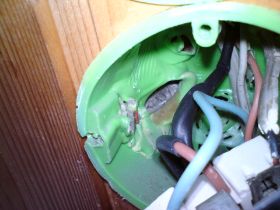 Hohlwanddose verschmort 01.JPG